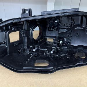 BMW F30 LIFT OBUDOWA